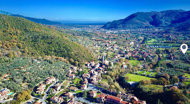 Garlenda e la Val Lerrone, con la Piana di Albenga e il mare
sullo sfondo